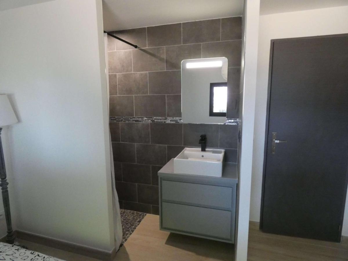 Proche Lac Du Salagou, Chambre Agreable Avec Salle D'Eau Et Wc Prive Lacoste  Exterior foto
